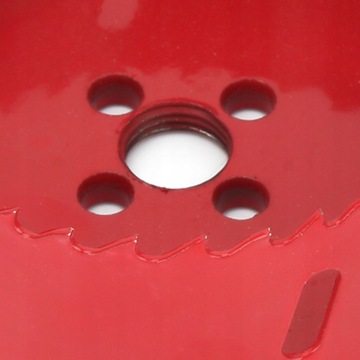 90 -миллиметровое кружевное отверстие для дерева.