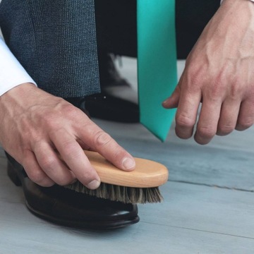 Черный лак для обуви Защитный воск Business 100мл