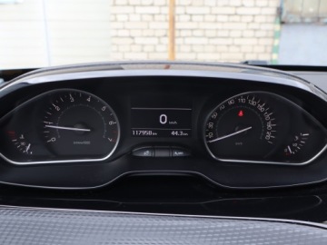 Peugeot 2008 I SUV Facelifting 1.2 PureTech 110KM 2016 Peugeot 2008 1.2 PureTech, Salon Polska, zdjęcie 10