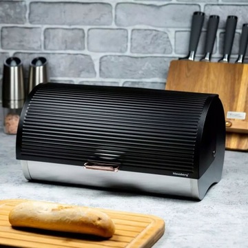 Цельный рюкзак из черной стали.