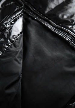 ЖЕНСКАЯ ДЛИННАЯ БЛЕСТЯЩАЯ КУРТКА VOLCANO J-BLANC XL