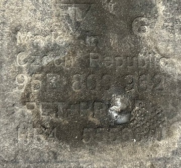 PODBĚH PORSCHE MACAN 95B PRAVÝ PŘEDNÍ 95B809962G