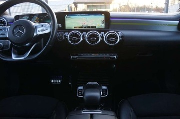Mercedes Klasa A W177/V177 Hatchback 1.5 180d 116KM 2018 Mercedes-Benz Klasa A 1.5 Diesel 115 KM, Pakiet AMG, Navi, Kamera, Full LE, zdjęcie 12