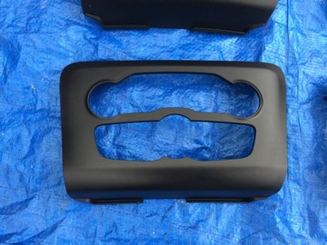 DODGE CHARGER 16 17 KONZOLA DEKORACE RÁMEČEK PANEL KLIMATIZACE