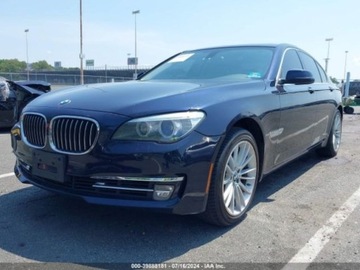 BMW Seria 7 F01 2014 BMW Seria 7 2014 BMW 7 Series 4dr Sdn 750i xDrive AWD 4.4 Benzyna 360KM, zdjęcie 1