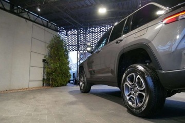 Jeep Grand Cherokee IV 2022 Jeep Grand Cherokee Trailhawk Panorama Alcantara Wentylacja Pneumat 2Zone, zdjęcie 32