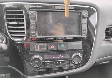 Mitsubishi Outlander III SUV 2.2 DOHC DI-D 150KM 2013 Mitsubishi Outlander 2013r, 2.3 DIESEL 4x4. Uszkodzony tyl i lekko przod., zdjęcie 14