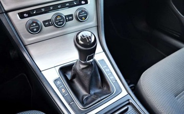 Volkswagen Golf VII Hatchback 3d 2.0 TDI-CR DPF 150KM 2014 Volkswagen Golf 2.0 TDI Highline Ksenon Radar Nawigacja, zdjęcie 13