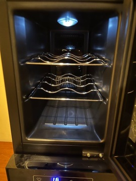 2-ЗОННЫЙ ВИННЫЙ ХОЛОДИЛЬНИК С СЕНСОРНОЙ ПАНЕЛИ И СВЕТОДИОДНОЙ ПАНЕЛЬЮ