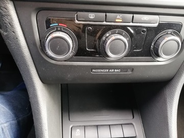 Volkswagen Golf VI Hatchback 5d 1.4 80KM 2011 Volkswagen Golf VI 1.4 MPI, zdjęcie 19