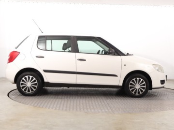 Skoda Fabia II Hatchback 1.2 i HTP 60KM 2009 Skoda Fabia 1.2, Klima, zdjęcie 5