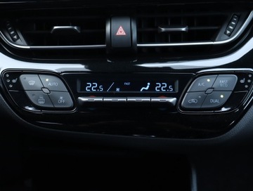 Toyota C-HR I Crossover 1.8 Hybrid 122KM 2017 Toyota C-HR 1.8 Hybrid, Salon Polska, Automat, zdjęcie 15