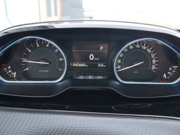 Peugeot 2008 I SUV Facelifting 1.2 PureTech 110KM 2019 Peugeot 2008 1.2 PureTech, Salon Polska, zdjęcie 10