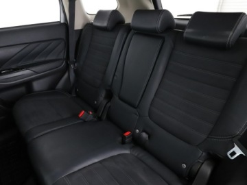 Mitsubishi Outlander III 2018 Mitsubishi Outlander 224KM PHEV 4x4 alcantara, zdjęcie 16