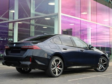 BMW Seria 5 G90-91 Sedan Plug-In 3.0 50e 489KM 2025 BMW Seria 5 550e xDrive Sport Sedan 3.0 (489KM) 2025, zdjęcie 2