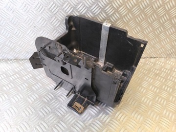 FORD FIESTA MK7 LIFT 2016 1.0 PODSTAWA POD AKUMULATOR OBUDOWA AKUMULATORA