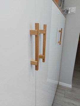 Ручка мебельная дубовая деревянная. Рейлинг, длина: 198 мм.