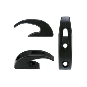 Красный пластиковый крючок для покупок.