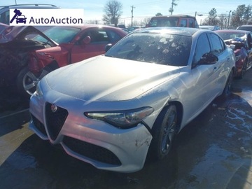 Alfa Romeo Giulia II Sedan Facelifting 2.0 Turbo 280KM 2021 Alfa Romeo Giulia 2021 ALFA ROMEO GIULIA TI SPORT RWD 2.0 Benzyna 280KM