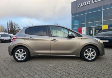 Peugeot 208 I Hatchback 3d 1.2 VTI 82KM 2014 Peugeot 208 1,2 82KM - Active - salon PL, bezwypadkowy 1.2 Benzyna 82KM, zdjęcie 7
