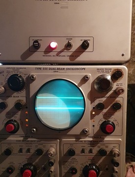 Двухлучевой осциллограф Tektronix 555 — 111 ламп!