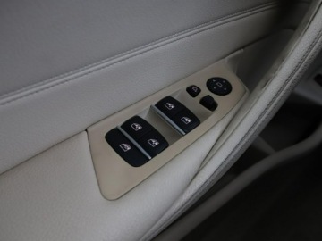 BMW Seria 5 G30-G31 Touring 520d 190KM 2018 BMW 520 4x4 automat pamorama full LED jasne skóry, zdjęcie 36