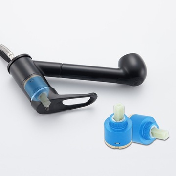 Смеситель для кухонной мойки с выдвижным изливом 70СМ, со съемным аэратором