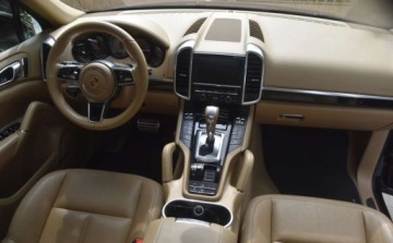 Porsche Cayenne II SUV Facelifting 4.2 D 385KM 2014 Porsche Cayenne Porsche Cayenne S Diesel Platinum Edition 4.1 Diesel 385KM, zdjęcie 6
