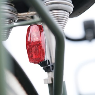 СВЕТОДИОДНАЯ ПЕРЕДНЯЯ ВЕЛОСИПЕДНАЯ ФАРА, АККУМУЛЯТОРНАЯ + ЗАДНИЙ ПРОЧНЫЙ КАБЕЛЬ