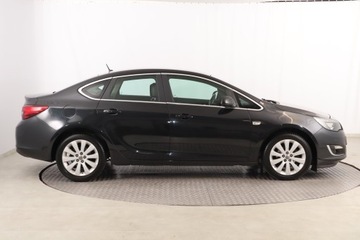 Opel Astra J Sedan 1.4 Turbo ECOTEC 140KM 2015 Opel Astra 1.4 T, Salon Polska, 1. Właściciel, zdjęcie 5
