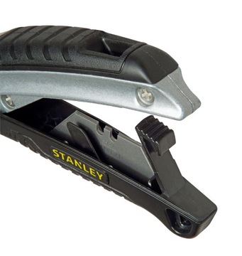 Нож с выдвижным трапециевидным лезвием STANLEY DYNAGRIP 180мм 0-10-788