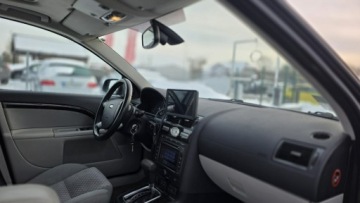 Ford Mondeo III Hatchback 2.0 16V 145KM 2004 Ford Mondeo Ghia duza navi Climatronic Automat 70, zdjęcie 8
