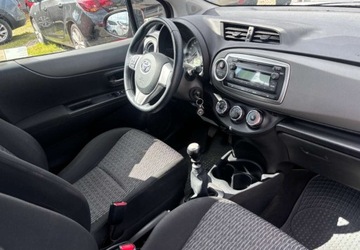 Toyota Yaris III Hatchback 5d 1.33 Dual VVT-i 99KM 2013 Toyota Yaris samochod krajowy 1.3 Benzyna 99KM, zdjęcie 14