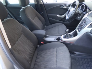 Opel Astra J Hatchback 5d 2.0 CDTI ECOTEC 160KM 2010 Opel Astra 2.0 CDTI, Klima, Tempomat, Parktronic, zdjęcie 8