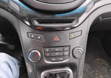 Chevrolet Orlando 1.8 141KM 2012 Chevrolet Orlando 2012r, 1.8 LPG. 7 osob. Uszkodzony lewy bok. Jezdzi., zdjęcie 14