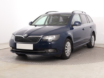 Skoda Superb II Kombi 2.0 TDI CR DPF 140KM 2013 Skoda Superb 2.0 TDI, Klima, Klimatronic, zdjęcie 1