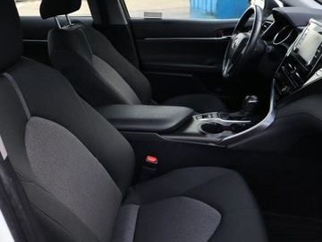 Toyota Camry IX Sedan 2.5 Hybrid Dynamic Force 218KM 2021 Toyota Camry 2.5 Hybrid, Salon Polska, zdjęcie 8