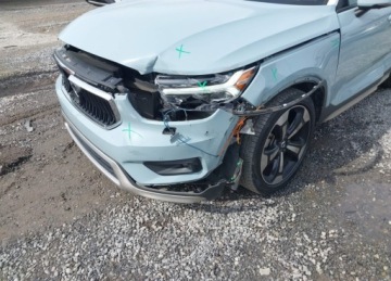 Volvo XC40 2019 Volvo XC 40 2019r., T5 Momentum, 2L, od ubezpieczalni 2.0 Benzyna 251KM, zdjęcie 4