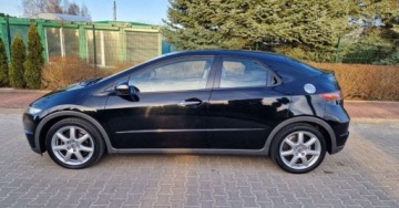 Honda Civic VIII Hatchback 3d 2.2 i-CTDi 140KM 2007 Honda Civic Honda Civic 2.2i-CTDi DPF Executive 2.2 Diesel 140KM, zdjęcie 8
