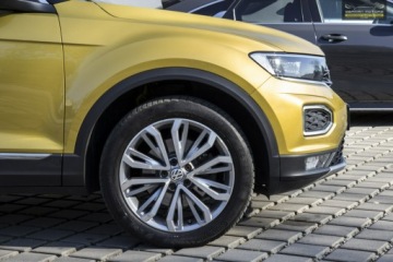 Volkswagen T-Roc I SUV 1.5 TSI ACT 150KM 2019 Volkswagen T-Roc Kamera / Virtual Kockpit, zdjęcie 15