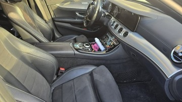 Mercedes Klasa E W213 2018 Mercedes E 220 AMG Pakiet 4 Matic Felgi 19", zdjęcie 16