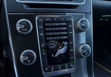 Volvo V60 I Kombi Facelifting 2.0 D4 DRIVE-E 190KM 2018 Volvo V60 R-Design D4 190KM skora BEZWYPADKOWY automat gwarancja, zdjęcie 29