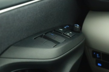 Toyota Yaris IV Hatchback 1.5 Dynamic Force 125KM 2023 Toyota Yaris 1.5 VVT-i, Salon Polska, Serwis ASO, zdjęcie 15