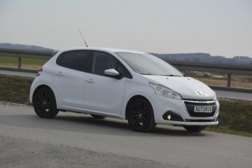 Peugeot 208 I Hatchback 5d Facelifting 1.2 PureTech 82KM 2018 Peugeot 208 1.2 Benzyna Style gwarancja przebiegu, zdjęcie 11