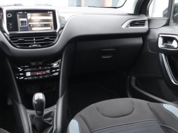 Peugeot 208 I Hatchback 3d 1.2 VTI 82KM 2014 Peugeot 208 1.2 PureTech, Navi, Klima, zdjęcie 7