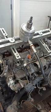 Siłownik hydrauliczny przelotowy 20 ton do wyciągania wtrysków