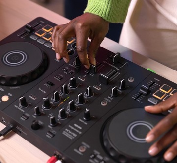 2-канальный DJ-контроллер Pioneer DDJ-FLX4 с программным обеспечением REKORDBOX SERATO