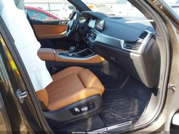 BMW X5 G05 2023 BMW X5 M M50 i 2023 4.4 Benzyna 523KM, zdjęcie 9