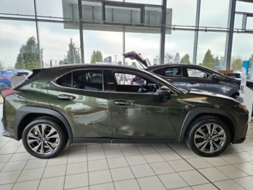 Lexus UX Crossover Facelifting 2.0 300h 199KM 2025 LEXUS UX 300h F Sport Design 2.0 Hybrid Dynamic Force 199KM 2025, zdjęcie 2