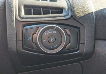 Ford Focus III Sedan Facelifting 1.6 Ti-VCT 125KM 2016 Ford Focus 1.6 Benzyna 125KM SedanManualPakiet WinterSalon PL 1.6 125KM, zdjęcie 15